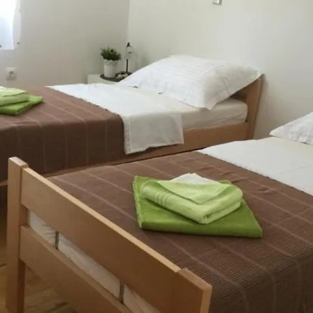 Janja Inn *